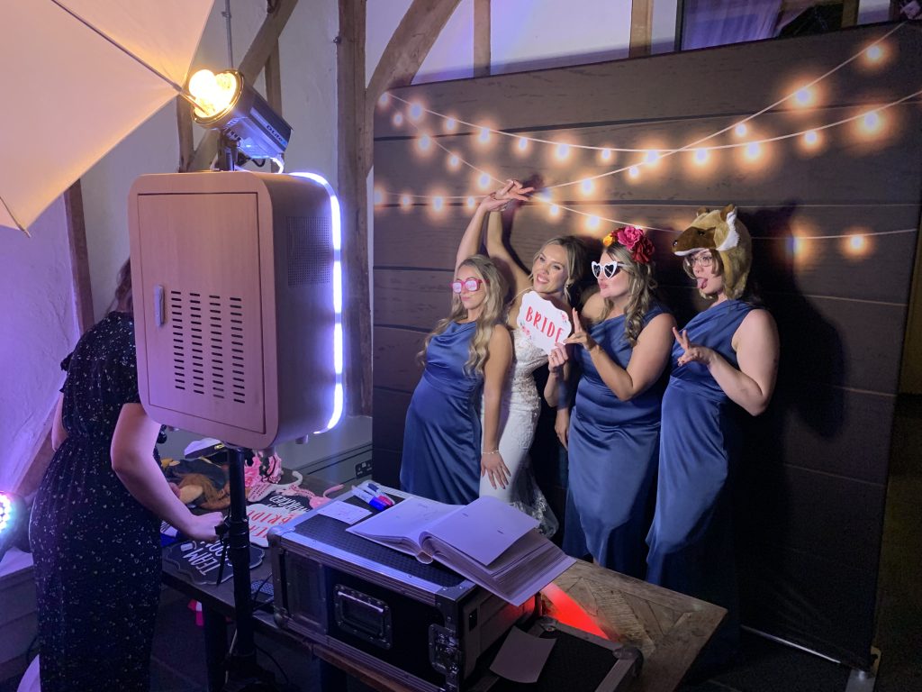 kimbridge-barn-wedding-photobooth